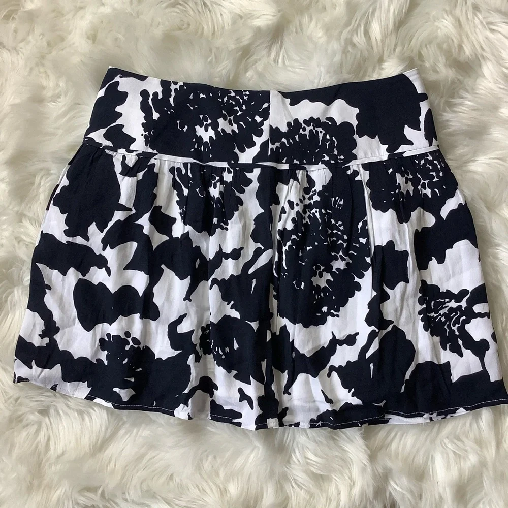 LOFT Floral White Blue Flare Flirty Lined Skirt Size 10